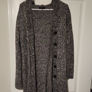 Women's Black and White Knit Sweater